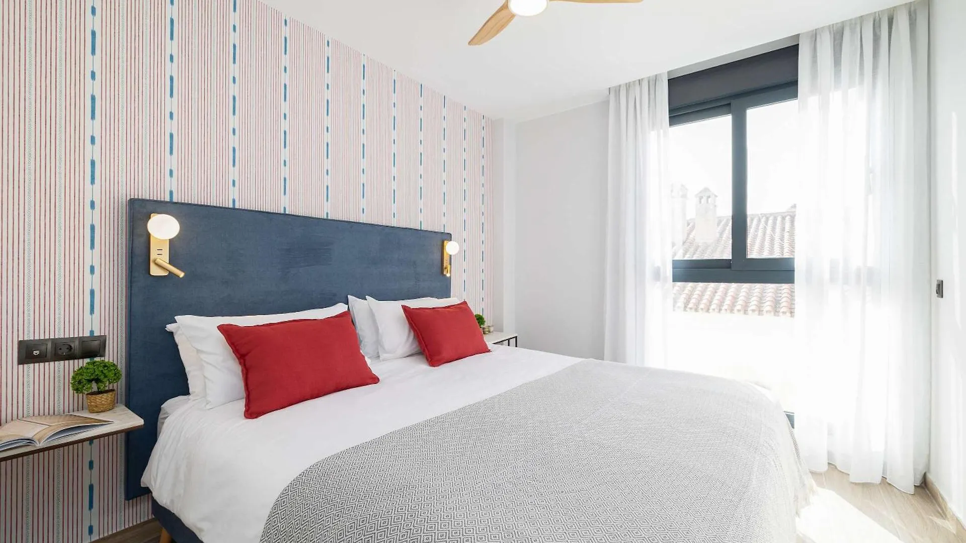 Fabulous Beachside Penthouse Caleta De Velez Apartment