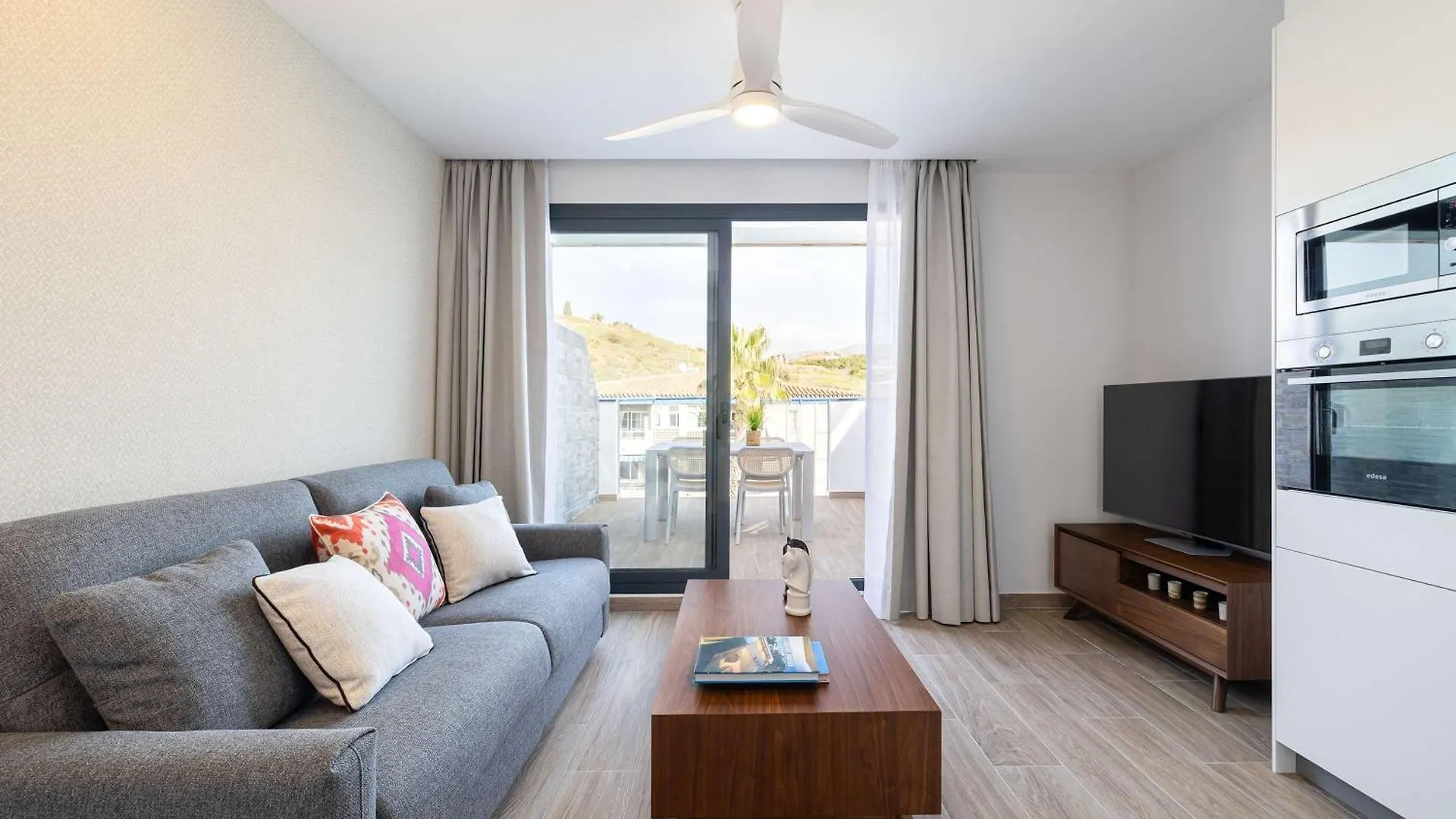 Apartment Fabulous Beachside Penthouse Caleta De Velez Spain